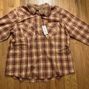 NWT  Wrangler pearl button up